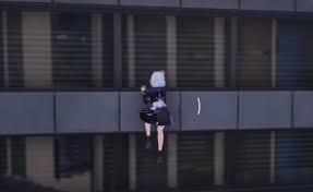 異環(huán)墻上如何疾跑